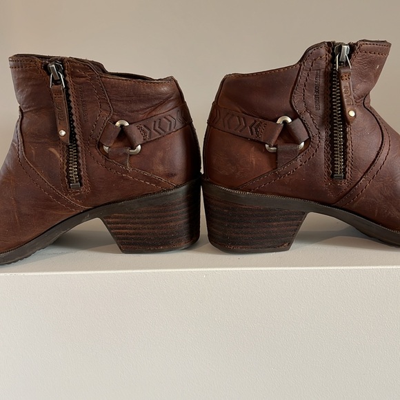 TEVA-BROWN LEATHER ANKLE BOOTS - Picture 13 of 14